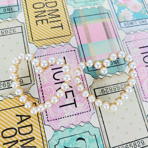 Pearl Heart‎ Earrings in Gold/Cream - Picture 3 of 5